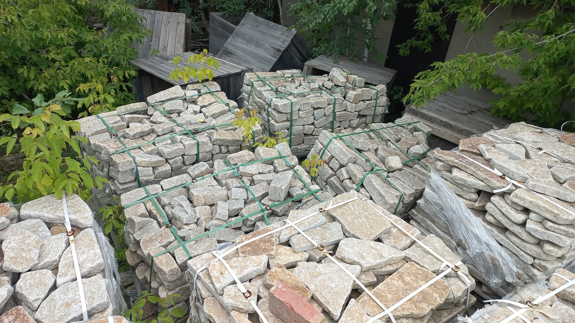 Плитняк галтованный гранитный для ландшафтного дизайна купить в Хабаровском крае