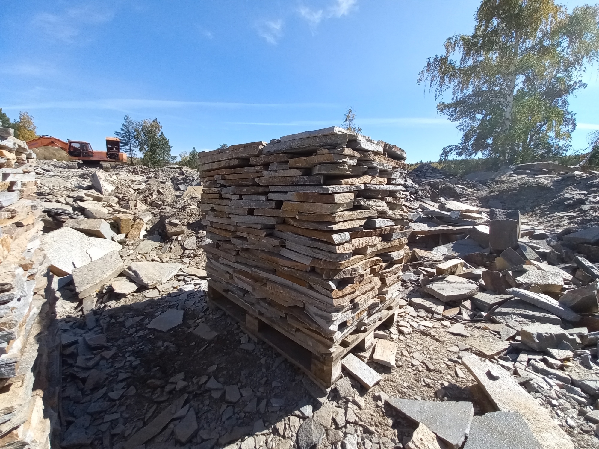 Плитняк златолит серебристый для мощения на бетон купить в Хабаровском крае