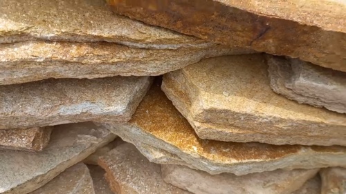 Плитняк златолит жёлтый золотистый для отмостки купить в Хабаровском крае