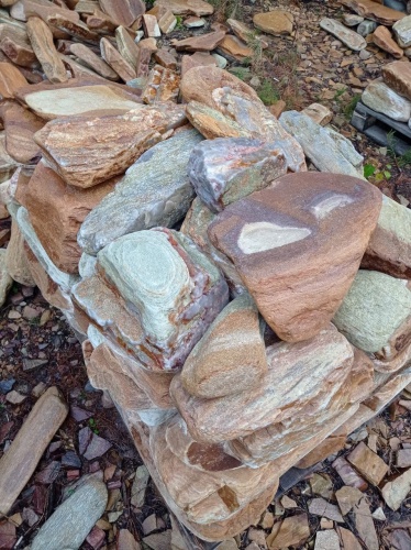 Златолит жёлтый, жёлто-зелёный глыбки и валуны для ланшафтного дизайна купить в Хабаровском крае