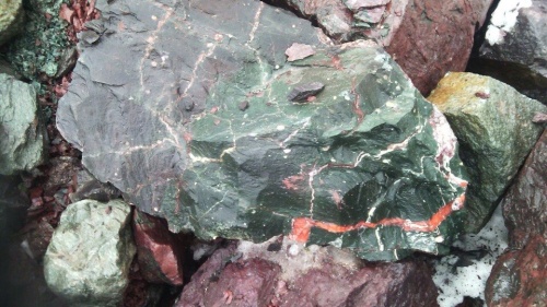 Гигантские зелёные валуны для ландшафтного дизайна весом более 5 тонн купить в Хабаровском крае