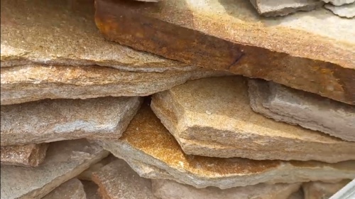 Плитняк златолит жёлтый золотистый для отмостки купить в Хабаровском крае