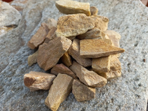 Златолит жёлтый декоративная каменная крошка купить в Хабаровском крае