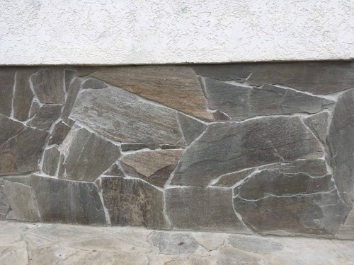 Плитняк златолит Уральский для цоколя, отмостки купить в Хабаровском крае