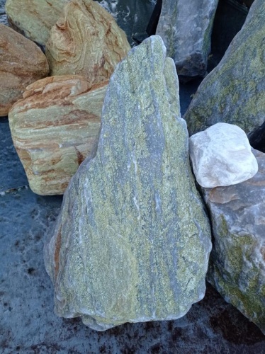 Златолит жёлтый, жёлто-зелёный глыбки и валуны для ланшафтного дизайна купить в Хабаровском крае