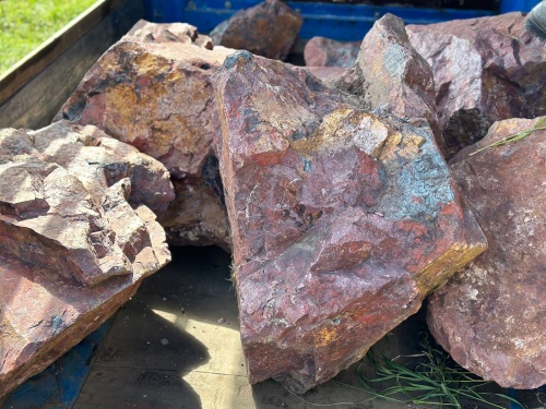 Ландшафтные глыбы красно-фиолетовые 200-1000 килограмм купить в Хабаровском крае
