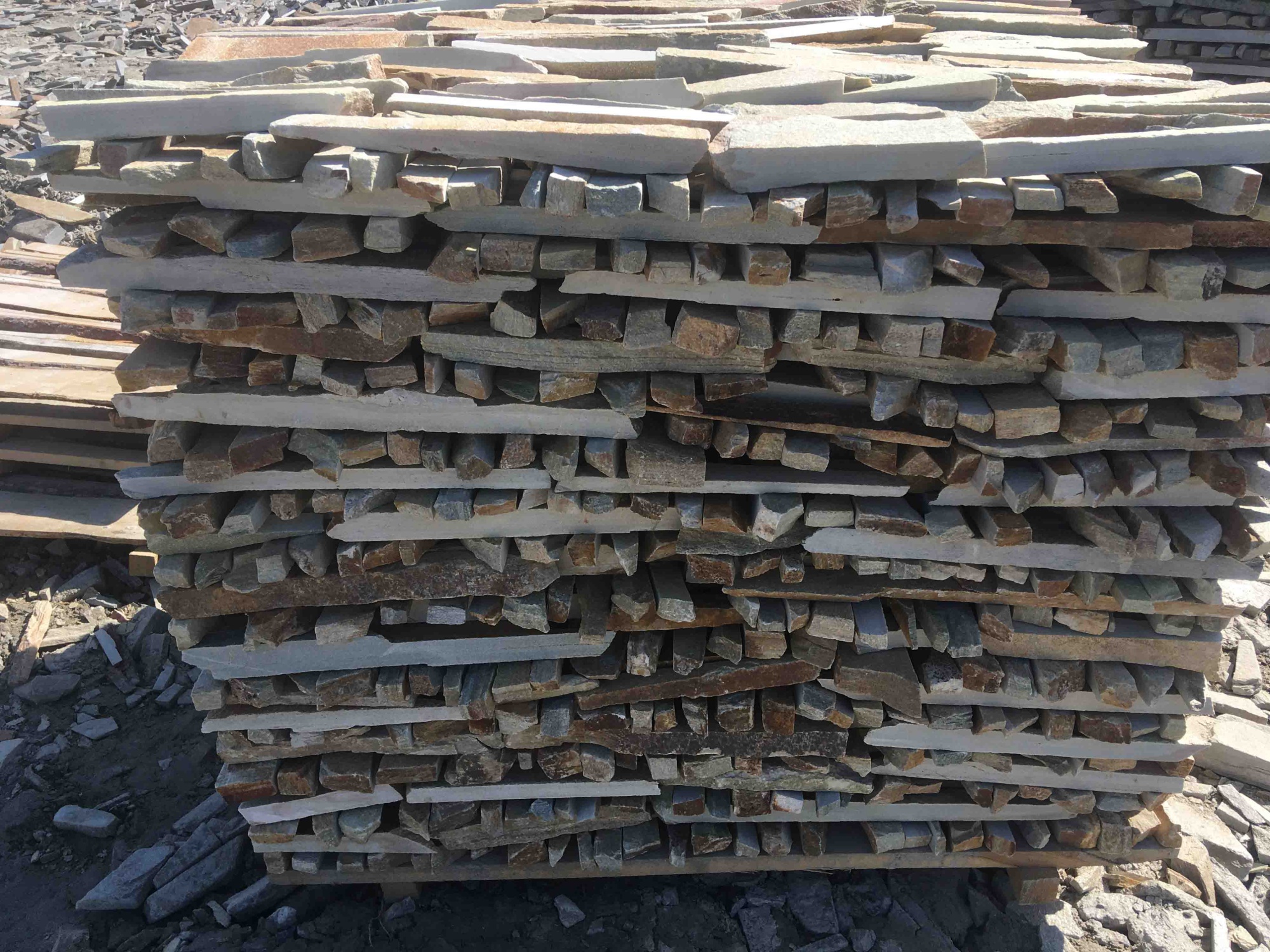 Горбушка златолит золотистый для облицовки купить в Хабаровском крае