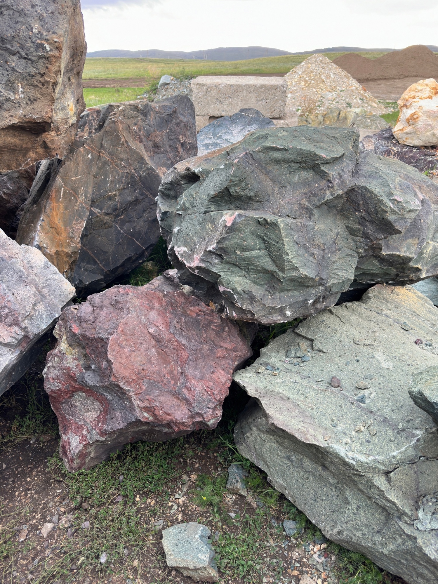 Камни для ландшафтного дизайна зелёные 10-60 килограмм купить в Хабаровском крае