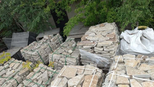 Гранитный плитняк галтованный для мощения купить в Хабаровском крае