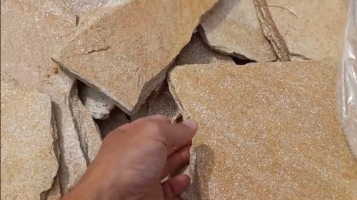 Плитняк златолит жёлтый золотистый для отмостки купить в Хабаровском крае