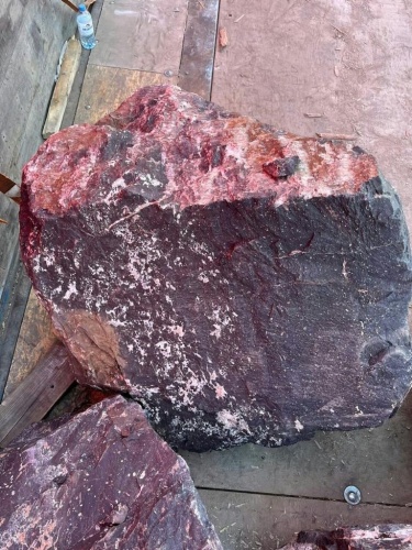 Камни для ландшафтного дизайна красно-фиолетовые 10-60 килограмм купить в Хабаровском крае