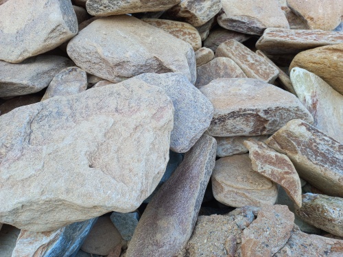 Златолит жёлтый, жёлто-зелёный глыбки и валуны для ланшафтного дизайна купить в Хабаровском крае