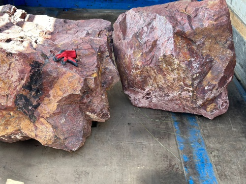 Ландшафтные глыбы красно-фиолетовые 200-1000 килограмм купить в Хабаровском крае