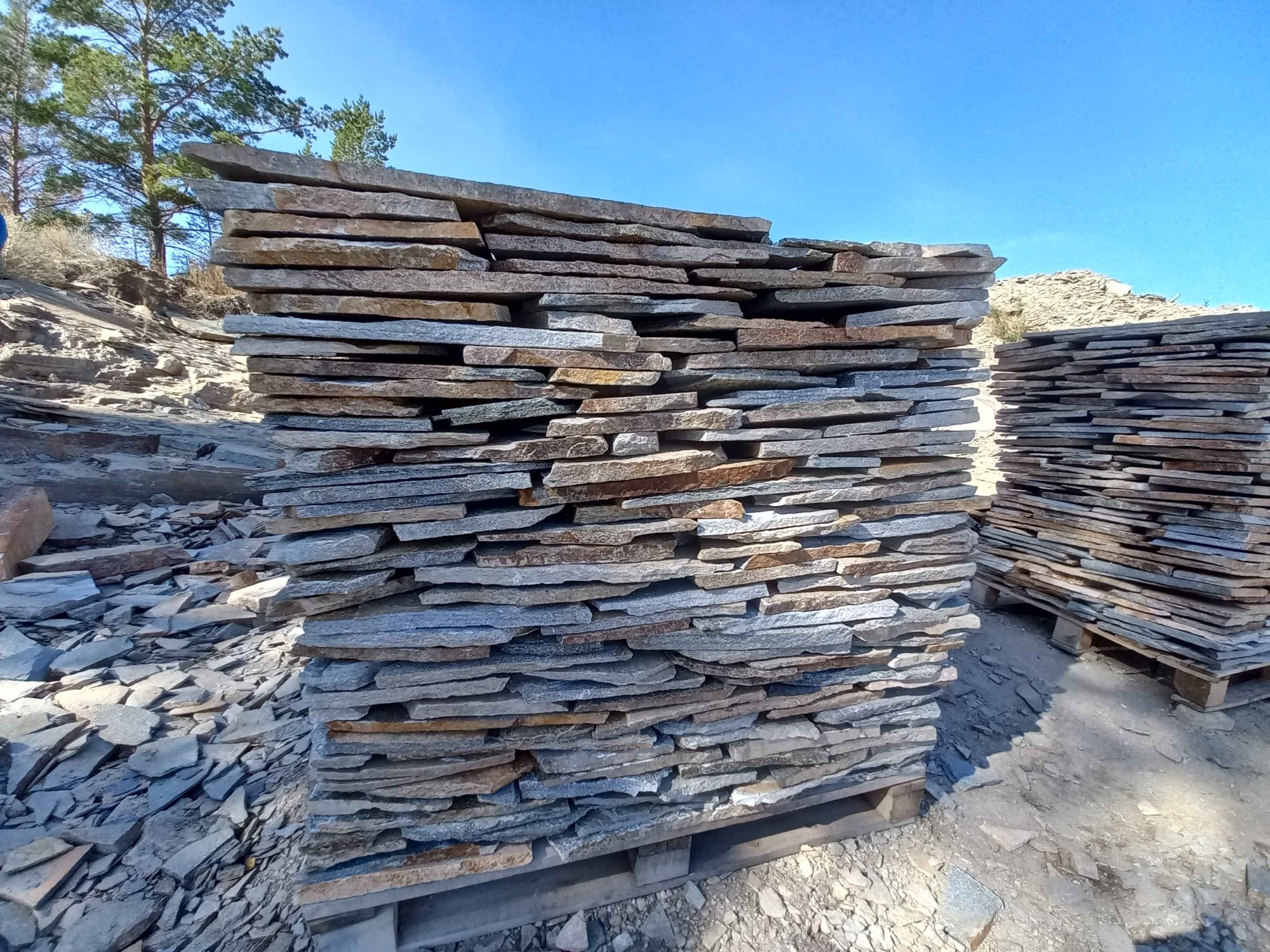 Плитняк златолит серебристый для фасада купить в Хабаровском крае