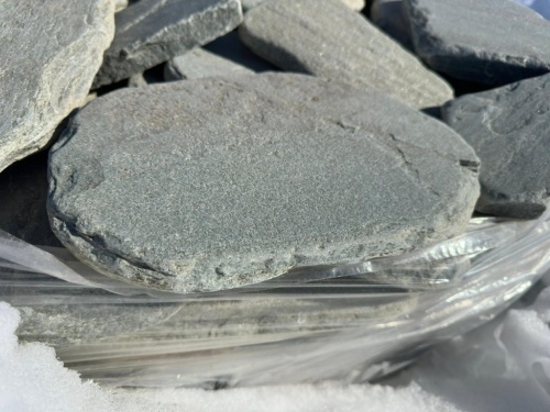 Плитняк златолит зелёный галтованный для мощения на бетон купить в Хабаровском крае